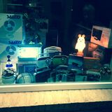 Gelting  "Meine Heimat. Ein 1500-Seelennest direkt an der Ostsee und einer der Orte in D, die am weitesten von einer Autobahnauffahrt entfernt sind. Dorthin zurückzukehren, ist wie eine Zeitreise: Der Einkaufsladen macht Mittagspause, wir haben noch eine Telefonzelle im Dorf und der Elektriker (Bild) verkauft Radios mit Kassettenfunktion. Aber: Ich liebe es - und das nicht nur wegen der beleuchteten Maus." User BetaBjörn      Wo liegt nun dieses Gelting? Genau hier!