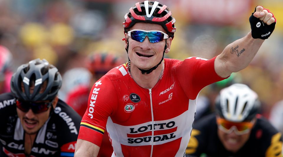 André Greipel sprintet am Ende der 16. Tour-de-France-Etappe als Erster über die Ziellinie.