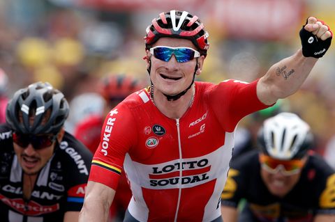 André Greipel sprintet am Ende der 16. Tour-de-France-Etappe als Erster über die Ziellinie.