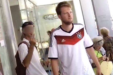 Experiment: Im Deutschland-Trikot durch Athen