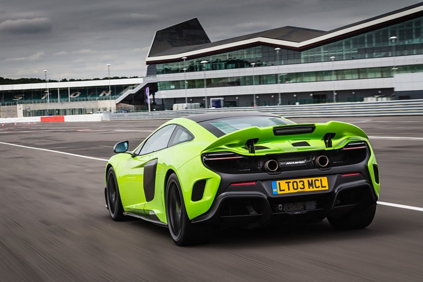 McLaren 675 LT - im Vergleich zum 650S wurde der Neuling um 100 Kilogramm leichter