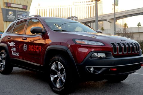 Dramatische Sicherheitslücke: Hacker übernehmen Auto bei voller Fahrt auf der Autobahn
