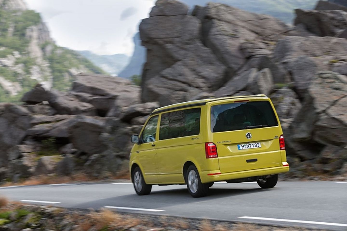 Der VW California Beach verfügt über ein manuelles Fünfgang-Getriebe.