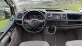 Das Cockpit des VW California Beach.