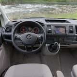Das Cockpit des VW California Beach.