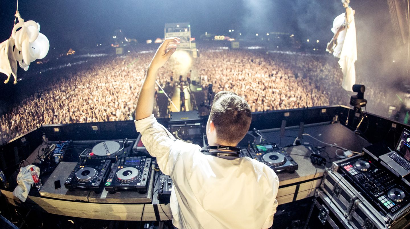 Er ist der DJ: Felix Jaehn bei der Arbeit