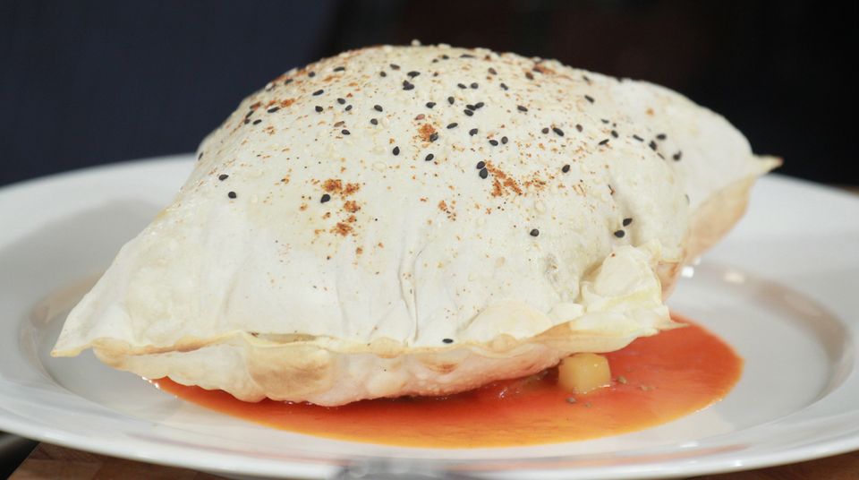 Yufkahaube über Kebab-Gericht