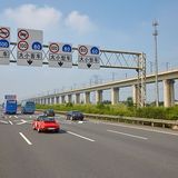 6,8 Sekunden braucht er bis Tempo 100.