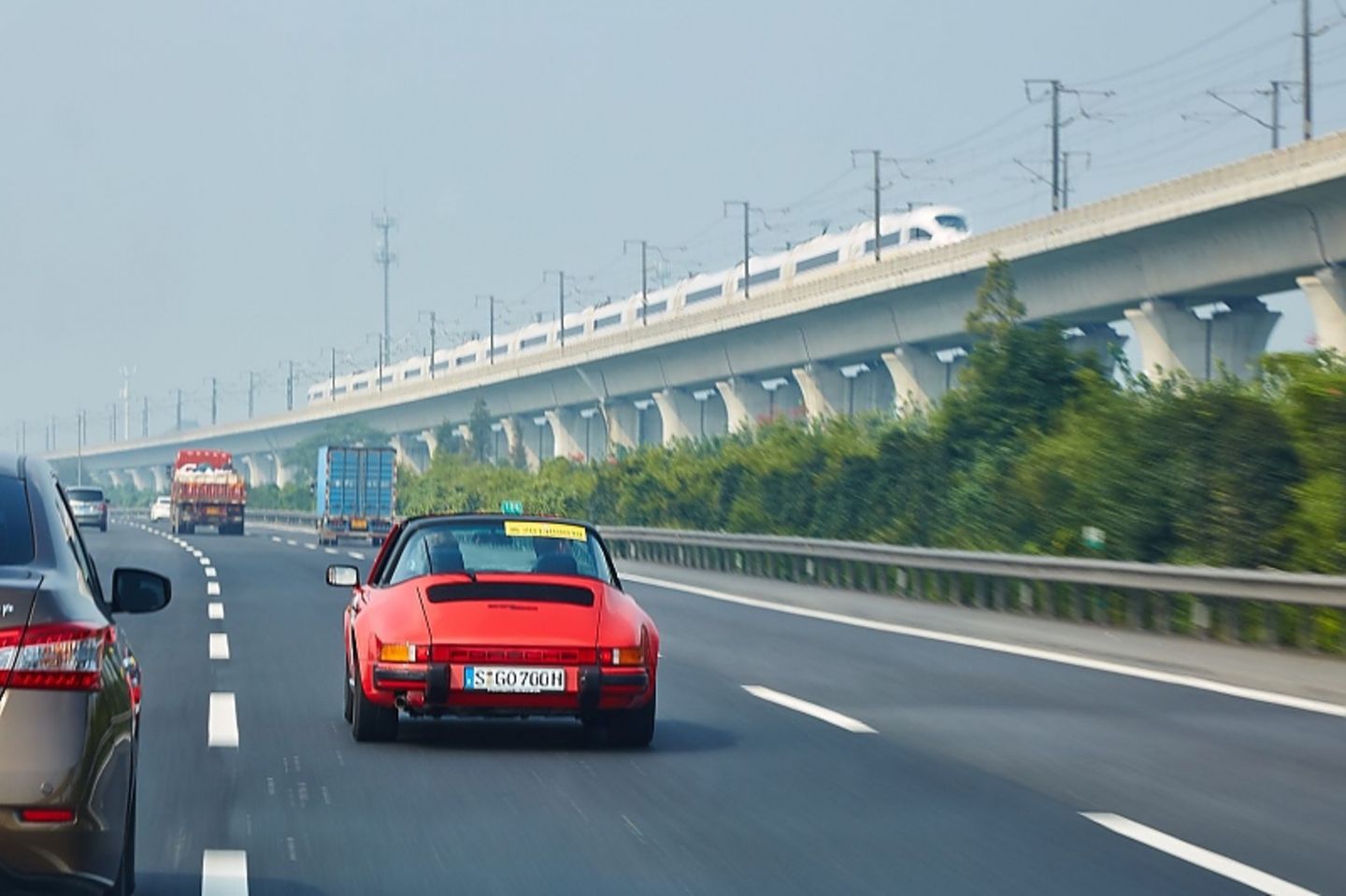 10,4 Liter Super Benzin benötigt er auf 100 Kilometern.