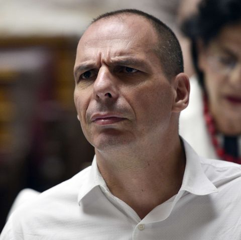 Griechenlands früherer Finanzminister Yannis Varoufakis mit gerunzelter Stirn