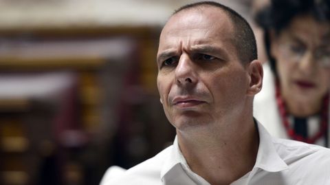 Griechenlands früherer Finanzminister Yannis Varoufakis mit gerunzelter Stirn
