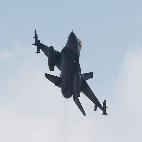 Ein türkisches Kampfflugzeug vom Typ F-16: Erstmals fliegt die Türkei Angriffe auf Stellungen des Islamischen Staates.