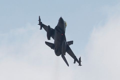Ein türkisches Kampfflugzeug vom Typ F-16: Erstmals fliegt die Türkei Angriffe auf Stellungen des Islamischen Staates.