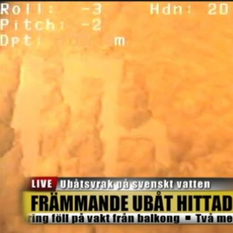 In einem Standbild aus einem Tauchvideo ist der Rumpf eines U-Bootes zu sehen, der kyrillisch beschriftet sein könnte