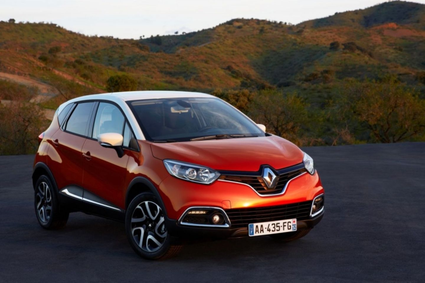 Der Captur bringt es auf 4,12 Meter, ist also nicht gerade lang