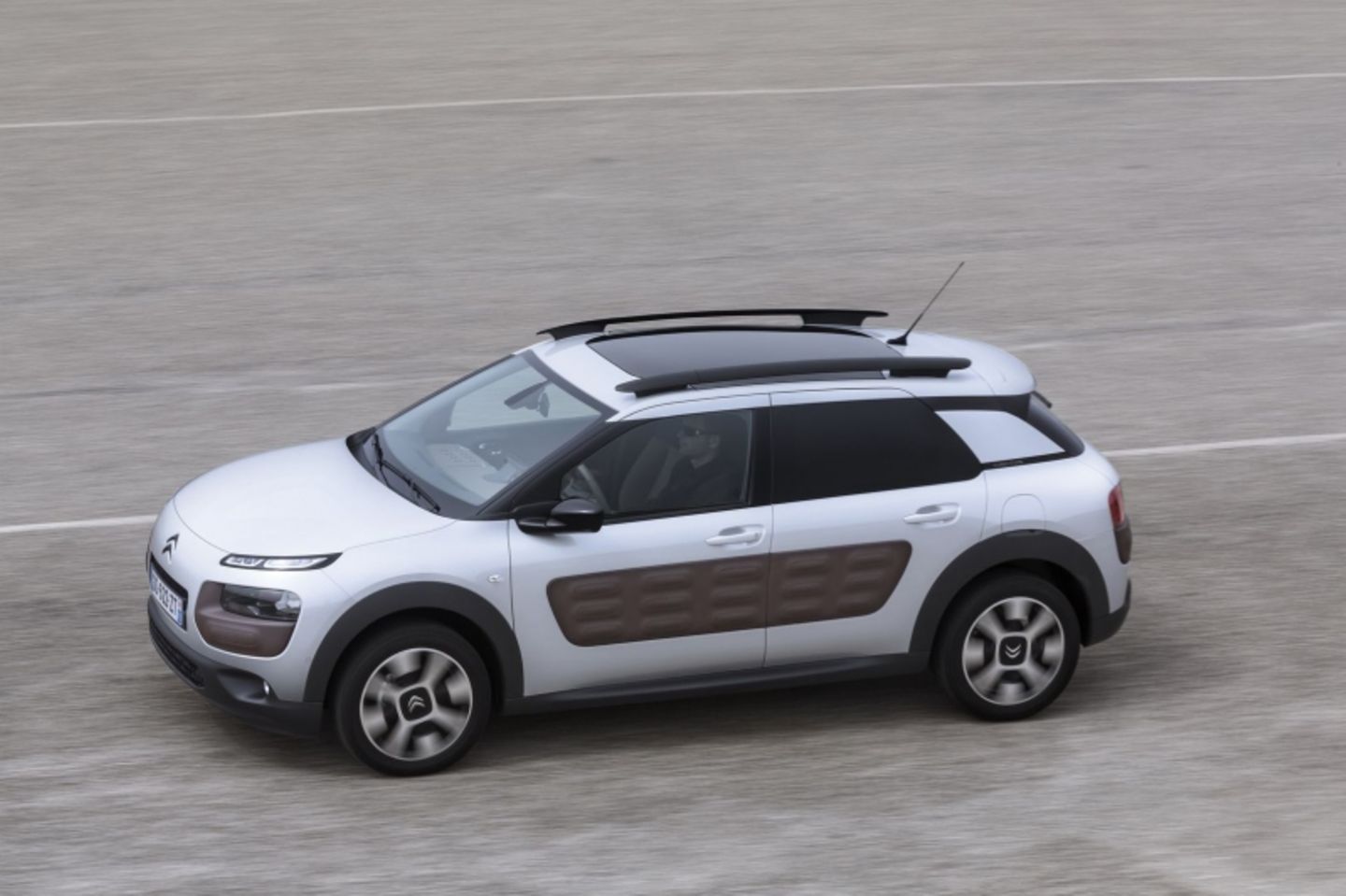 Wer den etwas extravaganten Auftritt liebt, ist beim Citroën Cactus mit seinen Karosserieapplikationen, die an die Eier-Kartons