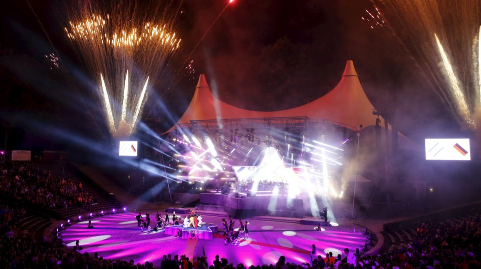 Musik, Feuerwerk und Fahnen: Die Eröffnung der European Maccabi Games 2015 in der Waldbühne im Olympiapark Berlin