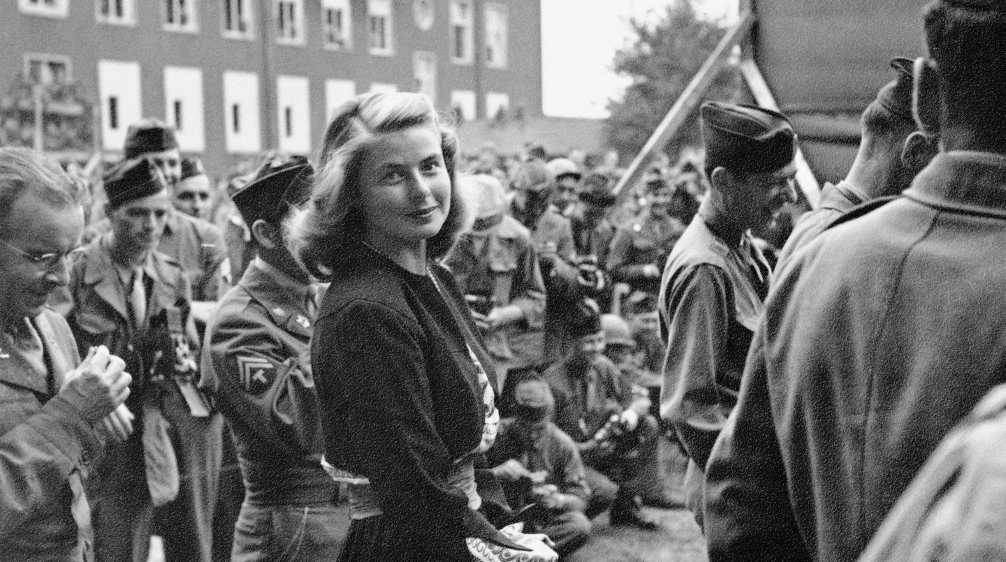 Zu Besuch in Berlin: Die Schauspielerin als Truppenbetreuung der GIs 1945.