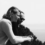 Ein weiteres Bild aus Bergmans privatem Fotoalbum: Mit Roberto Rossellini 1949 auf Capri. Das Paar wurde von Beginn an von Paparazzi umzingelt, bei einem Ausflug an die Amalfi-Küste im selben Jahr wurden sie erstmals Hand in Hand gesichtet.