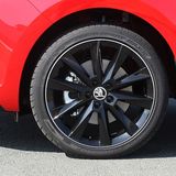 Auch die Felgen sind schwarz