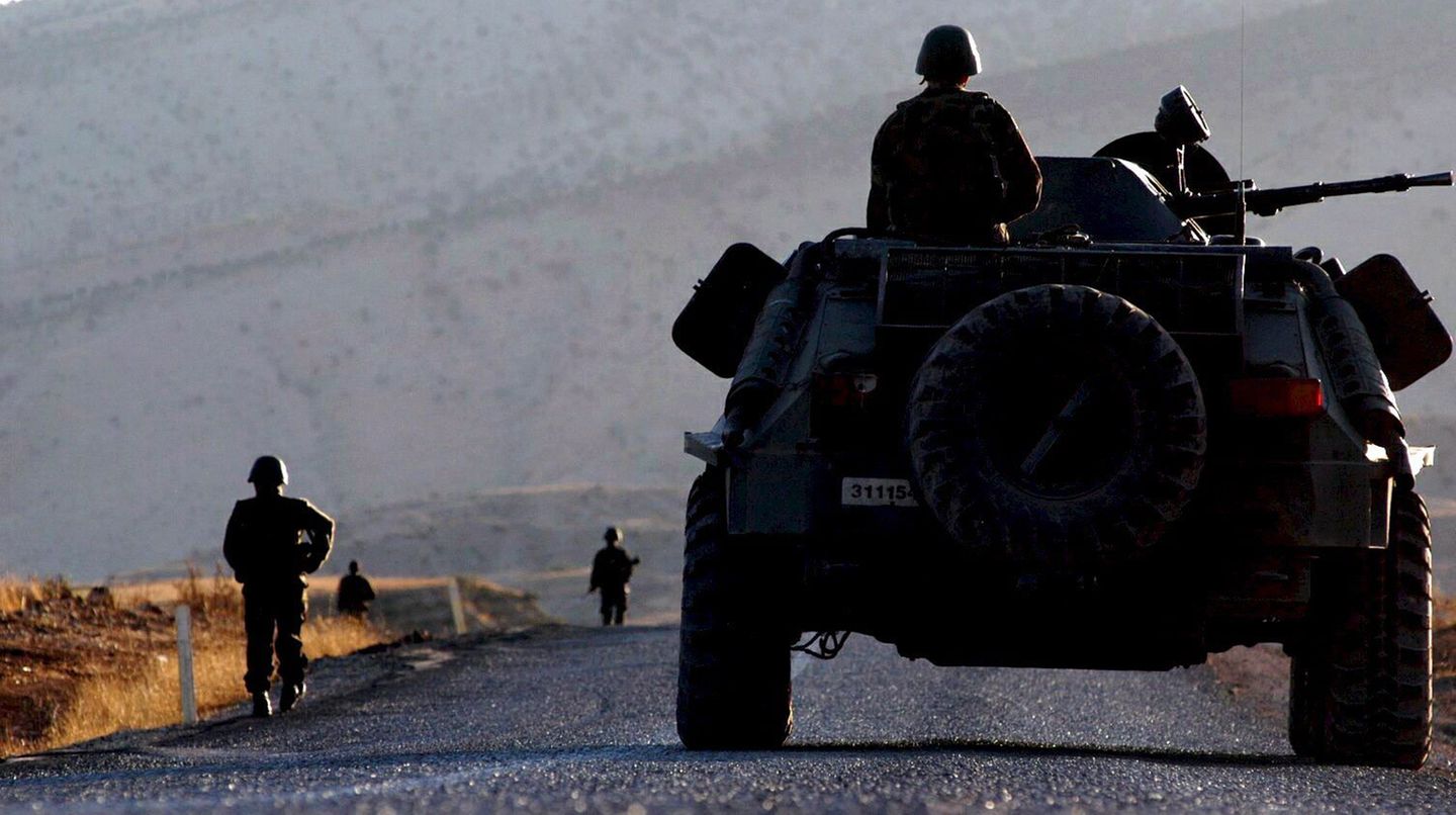 Türkische Soldaten patroullieren in der südöstlichen Provinz Sirnak