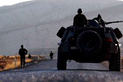 Türkische Soldaten patroullieren in der südöstlichen Provinz Sirnak