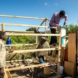 Flüchtlinge am Eurotunnel: Weil sie damit rechnen, viel Zeit in Calais zu verbringen, haben Flüchtlinge damit begonnen, ein illegales Lager aufzubauen. Es wird le jungle, der Dschungel, genannt.