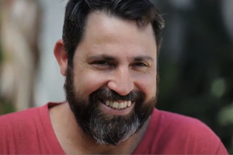 Wie wird seine Familie auf die Rasur des Vollbarts reagieren?