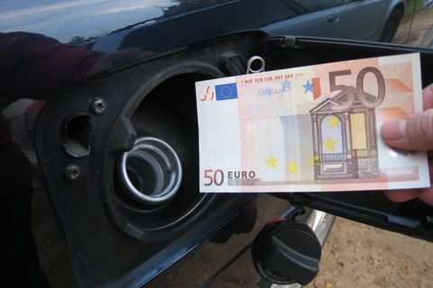 Tanken ist teuer - mit unsern Tipps sparen sie bares Geld