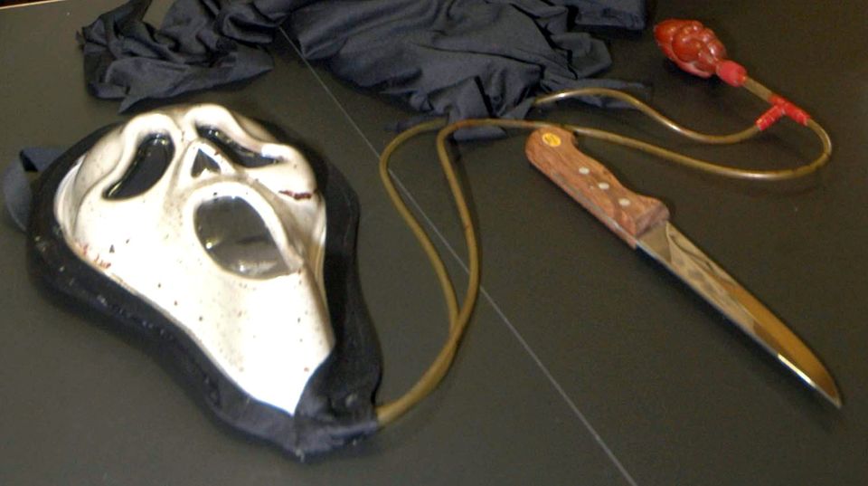 Verurteilt Mörder von Vanessa G. will freikommen Horrormaske und Messer werden im Gericht vorgezeigt