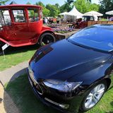Detroit Electric Modell 52 Double Drive und Tesla Model S 70D