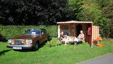 Karl-Heinz und Annemarie Paumen mit Volvo 164 und Westfalia Camping 310-4