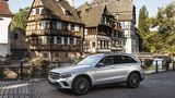 Ein Darsteller beim aktuellen Jurassic World-Kinofilm: Mercedes GLC.