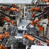 In der Volkswagen Produktion sind viele Hightech-Maschinen eingebunden