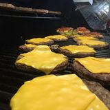 Wenn bei Style-your-Burger der Grill angeschmissen wird, läuft den Kunden das Wasser im Mund zusammen.