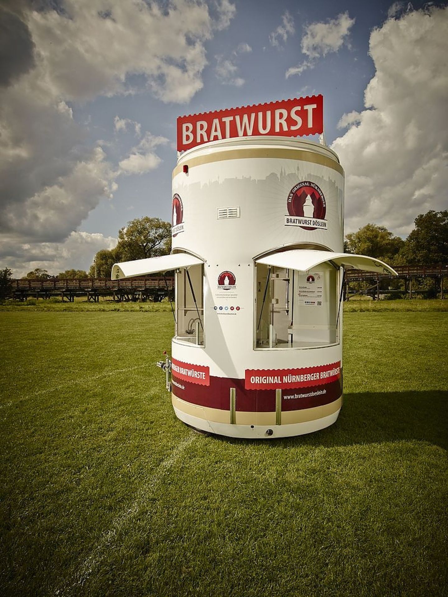 Je oller... Das Original Nürnberger Bratwurst Döslein fährt rund um und durch Nürnberg.