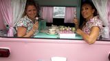 Die charmanten Ladies von Sandybel\'s Sweet Caravan: Anabel Kuntz und Sandra Leon Gallardo.