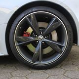 460 Newtonmeter werden über alle vier Räder auf den Boden gebracht.