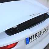 Der Spoiler ist nicht gerade ein Schmuckstück.