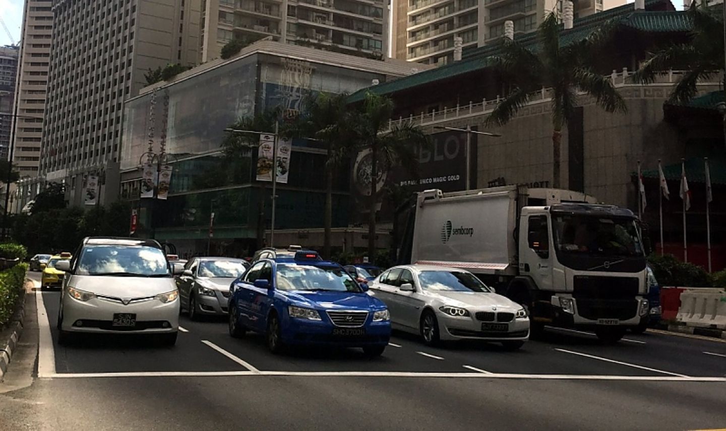Auf den Straßen von Singapur - bei 600.000 Fahrzeugen ist Schluss