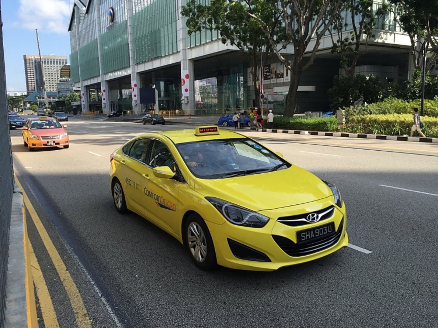 Taxis auf den Straßen von Singapur