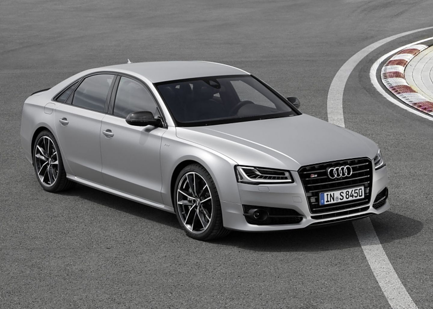 Audi S8 Plus - nur auf Wunsch läuft der S8 Plus 305 km/h