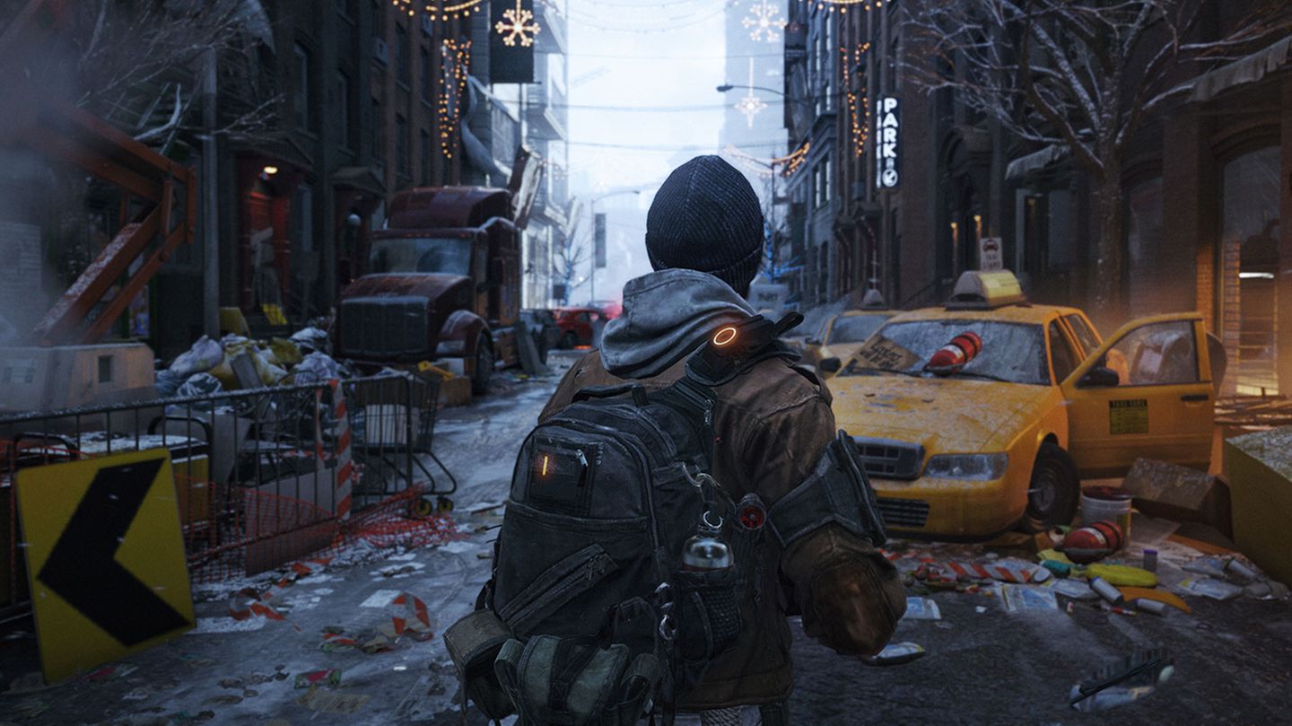 Highlights für PC und Konsole: Tom Clancy's The Division Das Ende der Zivilisation hat schon länger Konjunktur als Setting für Videospiele. In "The Division" hat sich die amerikanische Bevölkerung durch verseuchte Geldscheine mit Viren infiziert. Drei Wochen später versinkt das Land im Chaos und die Spieler des Online-Rollenspiels kämpfen ums Überleben. Besonders beeindruckt das Spiel mit seiner realistischen Darstellung des verwüsteten Brooklyn. Genre: Actionspiel Erscheint: 8. März 2016 Plattform: PC, PS4, Xbox One Tom Clancy's The Division Das Ende der Zivilisation hat schon länger Konjunktur als Setting für Videospiele. In "The Division" hat sich die amerikanische Bevölkerung durch verseuchte Geldscheine mit Viren infiziert. Drei Wochen später versinkt das Land im Chaos und die Spieler des Online-Rollenspiels kämpfen ums Überleben. Besonders beeindruckt das Spiel mit seiner realistischen Darstellung des verwüsteten Brooklyn. Genre: Actionspiel Erscheint: 8. März 2016 Plattform: PC, PS4, Xbox One