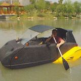 Schwimmen kann das Fahrzeug auch.