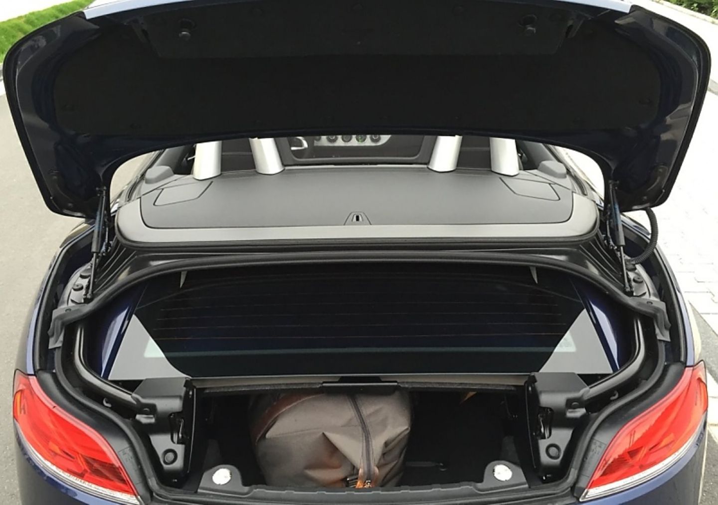 BMW Z4 sDrive 20i - der Laderaum fasst nur bei geschlossenem Dach 310 Liter