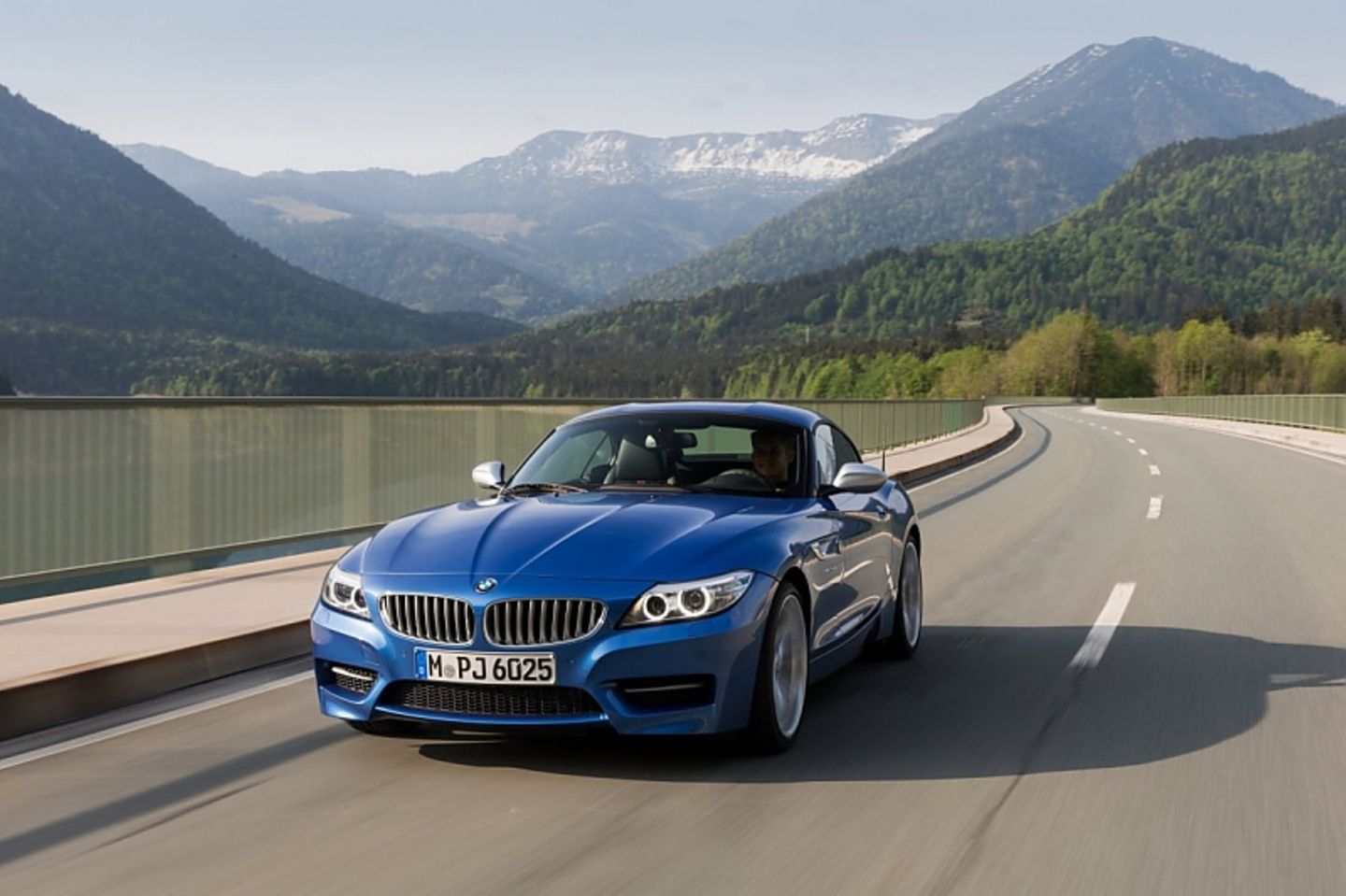 BMW Z4 sDrive 20i - das Dach öffnet und schließt bis Tempo 40
