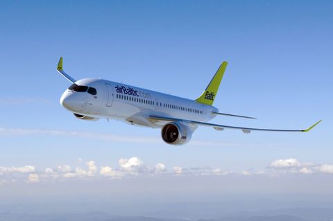 Ein Flugzeug der Fluggesellschaft Air Baltic