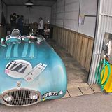 Im historischen Fahrerlager finden sich wahre Schätze: H.W. Alta Jaguar Streamliner von 1948.