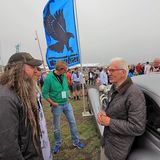 Mr. Isdera, Eberhard Schulz, im Gespräch mit Porsche-Sammler Magnus Walker.