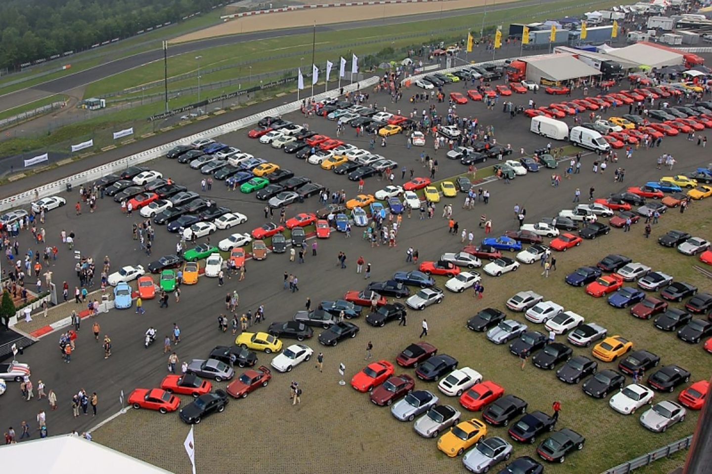 Porsche, Porsche, überall Porsche.